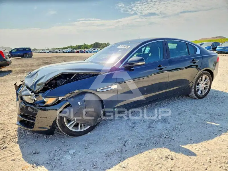 2017 Jaguar XE photo
