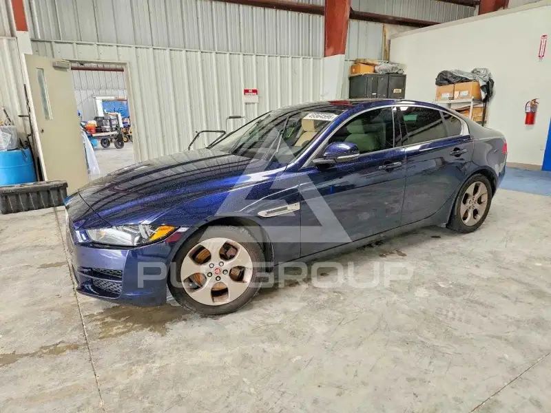 2017 Jaguar XE фото