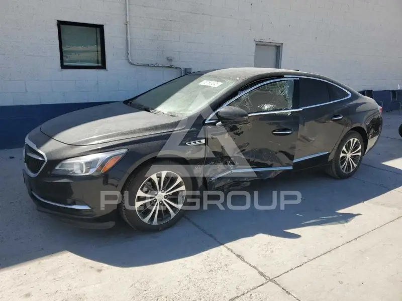 2017 Buick LACROSSE photo