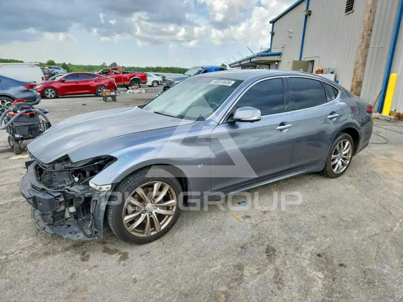 2017 Infinity Q70 фото