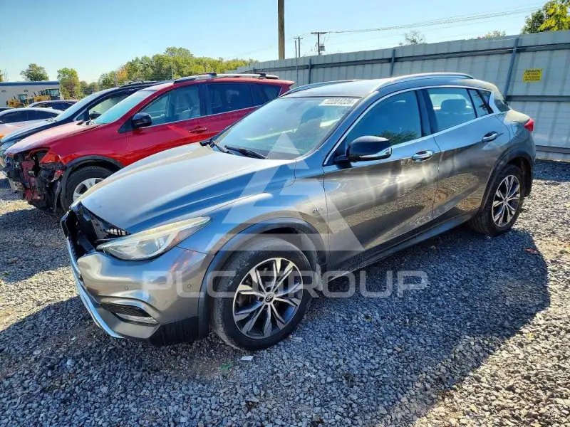 2017 Infinity QX30 фото