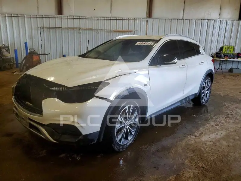 2017 Infinity QX30 photo