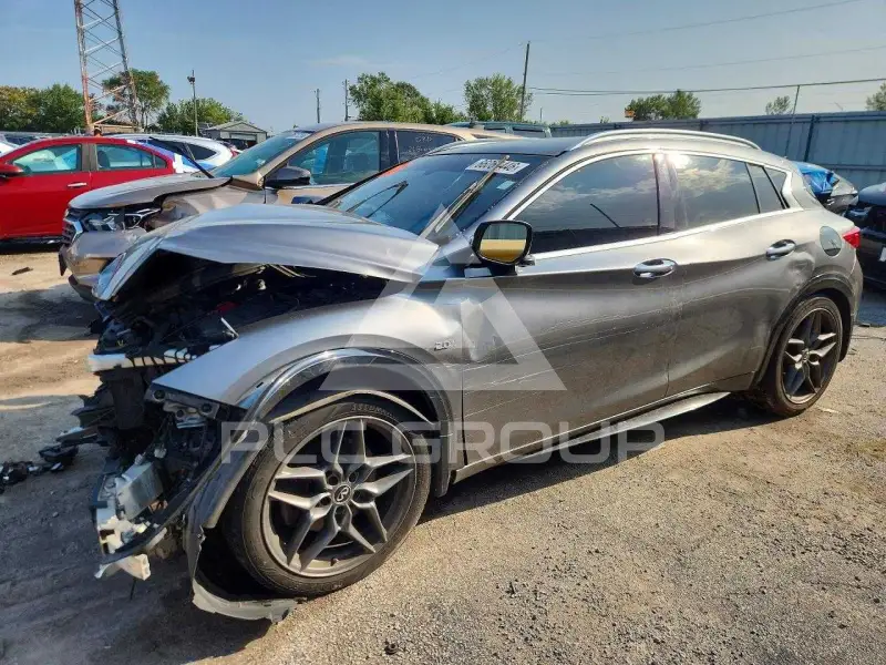2017 Infinity QX30 фото