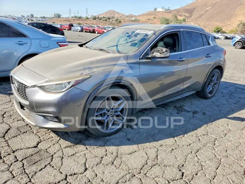 2017 Infinity QX30 photo