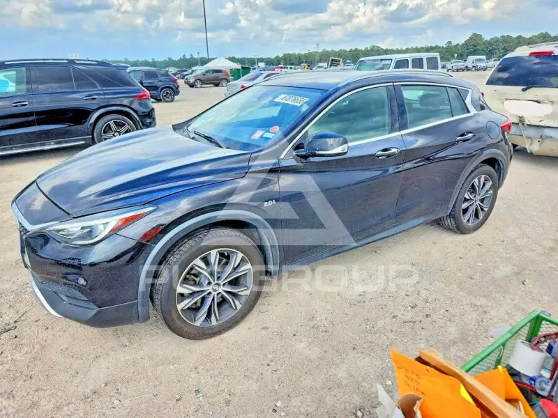 2017 Infinity QX30 фото