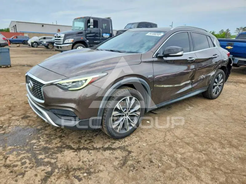 2017 Infinity QX30 фото