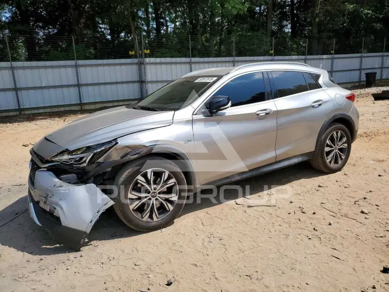 2017 Infinity QX30 фото