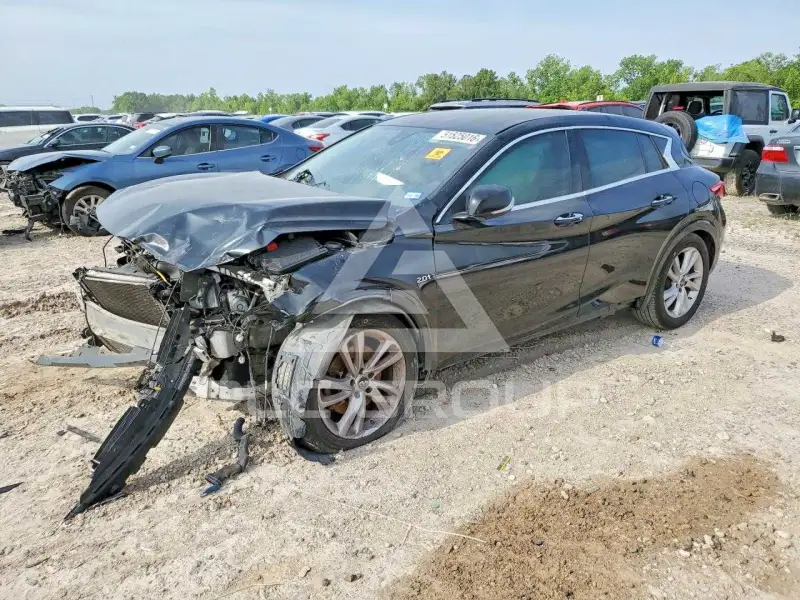 2017 Infinity QX30 photo