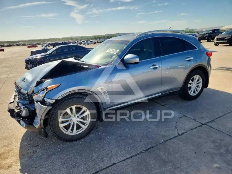 2017 Infinity QX70 фото
