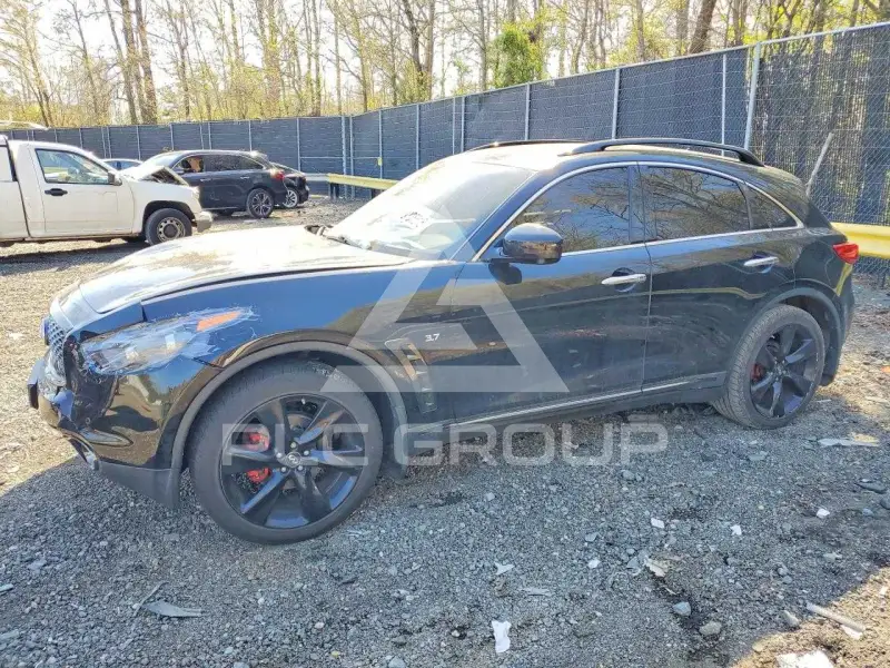 2017 Infinity QX70 фото