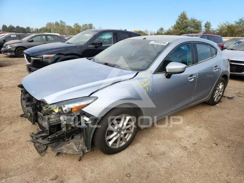 2017 Mazda 3 photo