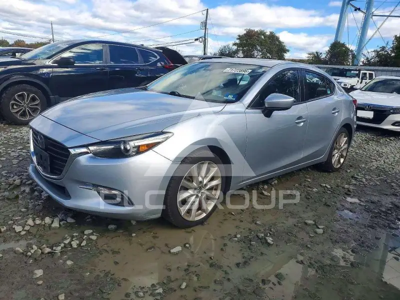 2017 Mazda 3 photo