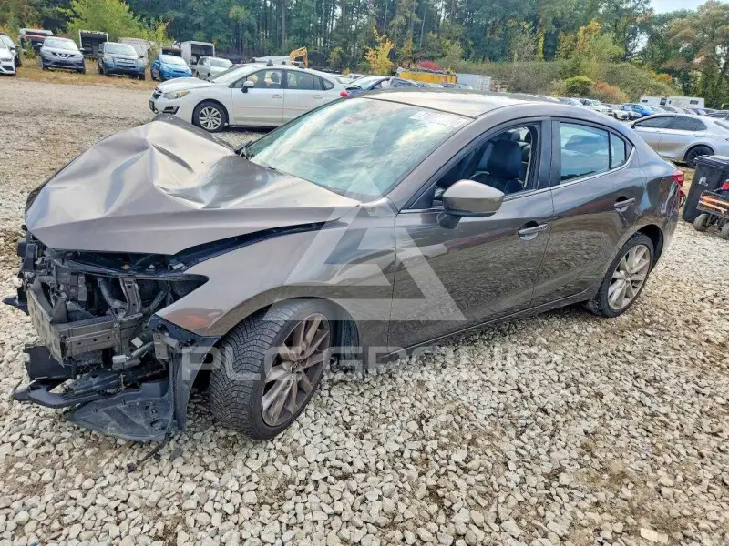2017 Mazda 3 photo