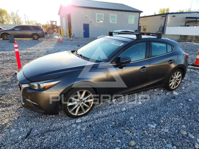 2017 Mazda 3 photo