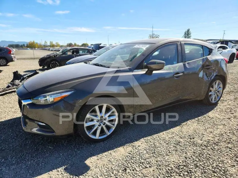 2017 Mazda 3 photo