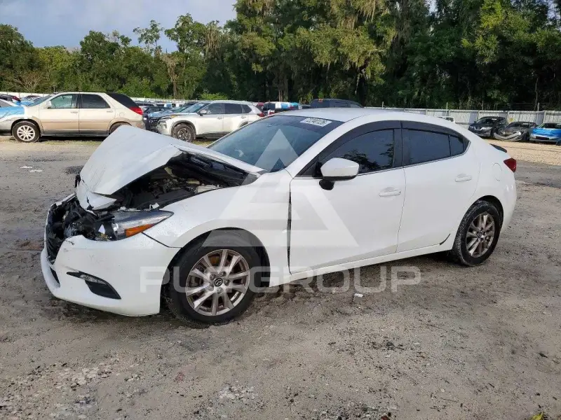 2017 Mazda 3 photo
