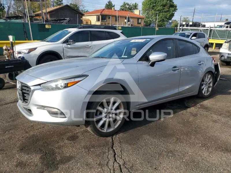 2017 Mazda 3 photo