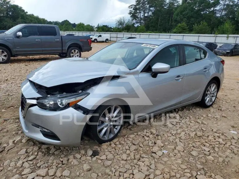 2017 Mazda 3 photo