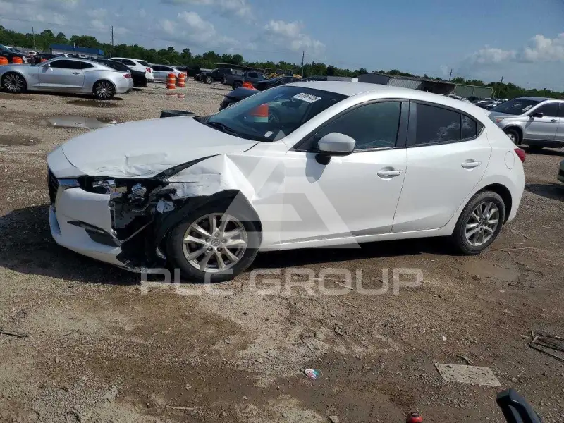 2017 Mazda 3 photo