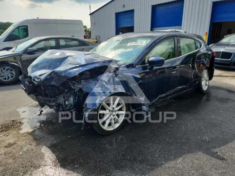2017 Mazda 3 photo
