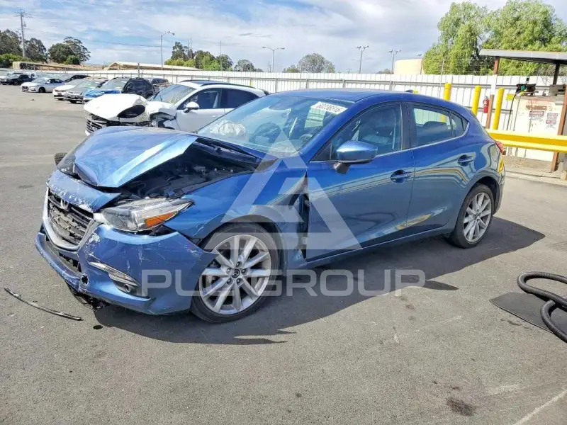 2017 Mazda 3 photo