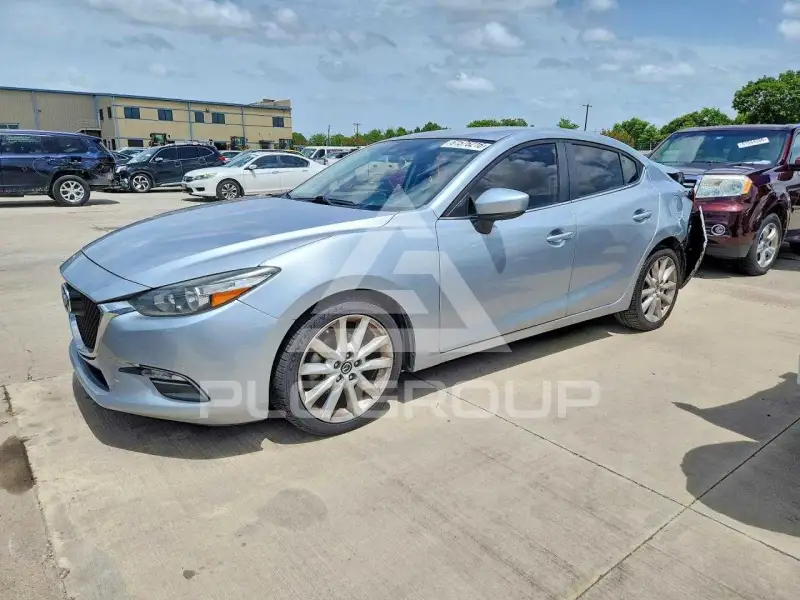 2017 Mazda 3 photo