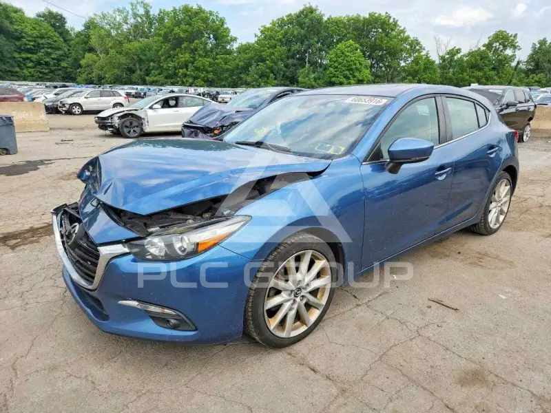 2017 Mazda 3 photo