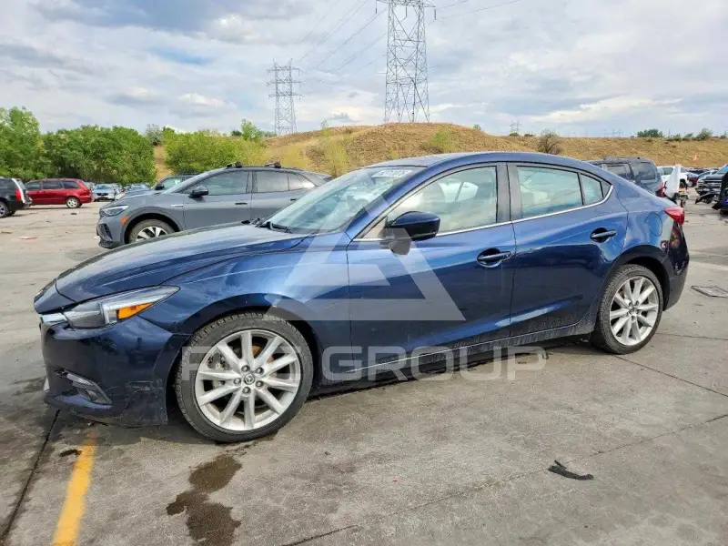 2017 Mazda 3 photo