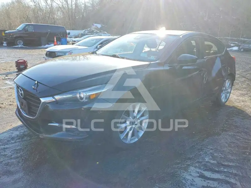 2017 Mazda 3 photo
