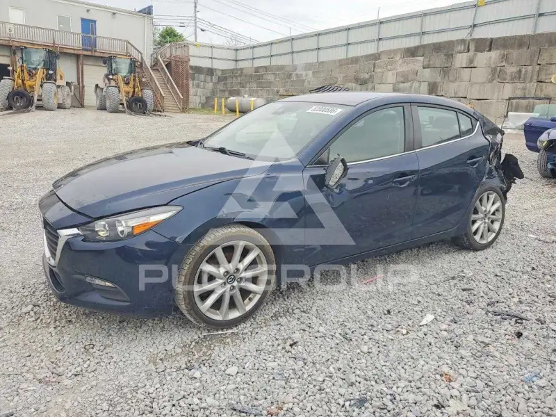 2017 Mazda 3 photo