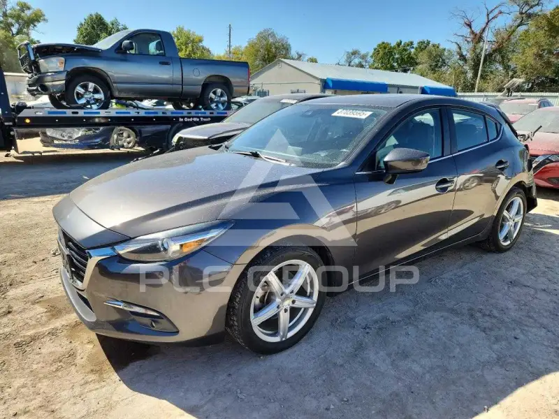 2017 Mazda 3 фото