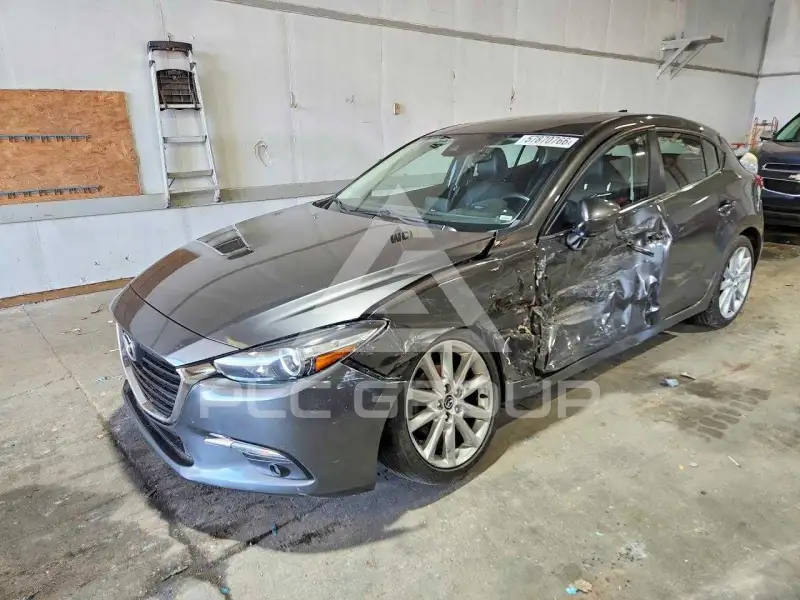 2017 Mazda 3 photo