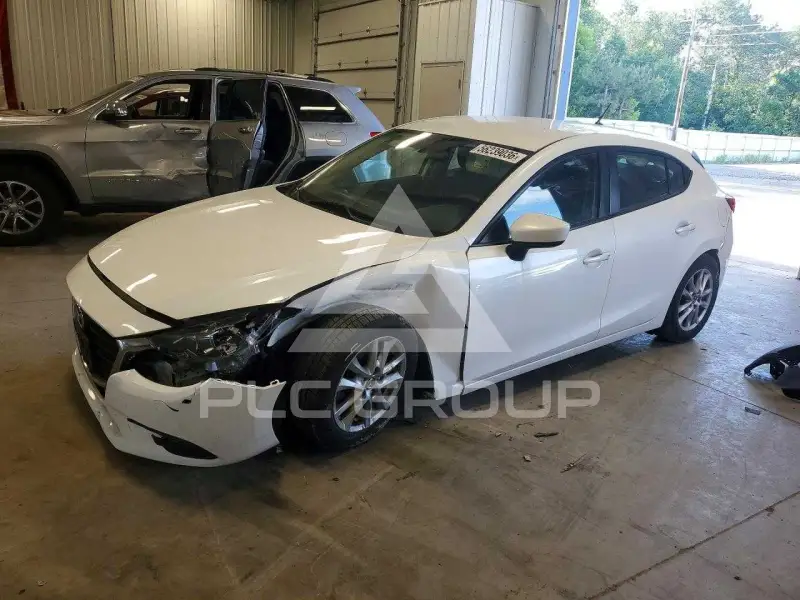 2017 Mazda 3 photo