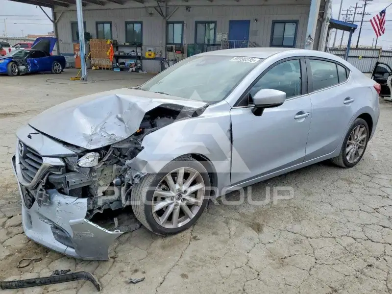 2017 Mazda 3 photo