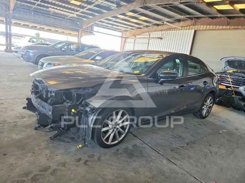 2017 Mazda 3 photo