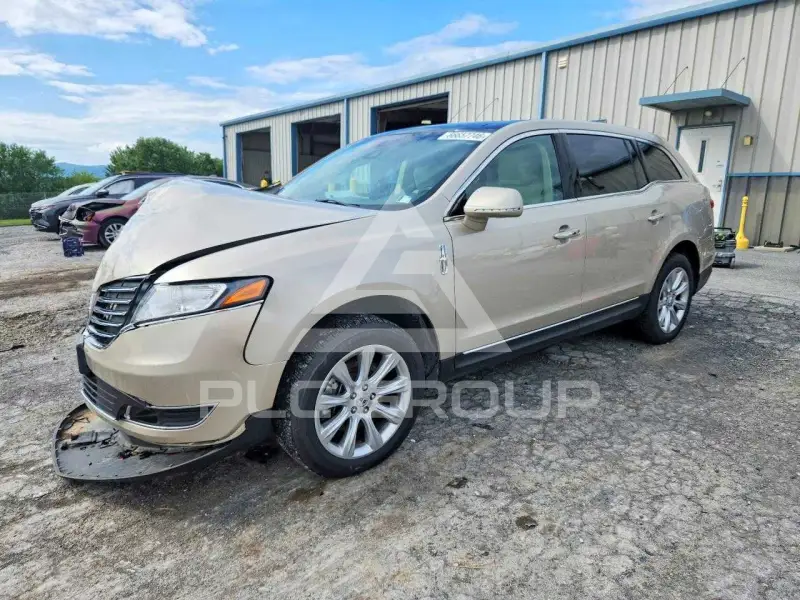 2017 Lincoln MKT photo
