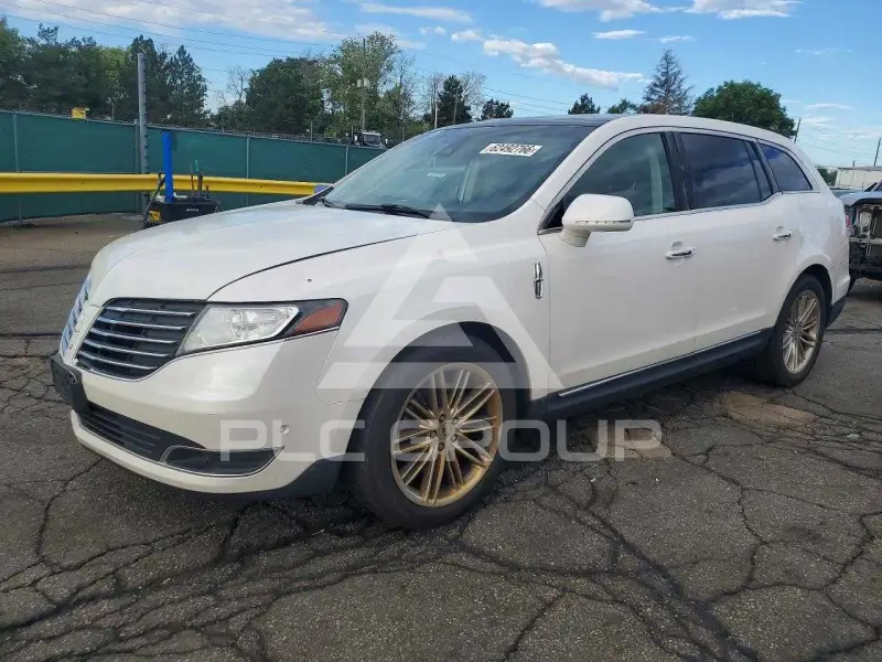 2017 Lincoln MKT photo