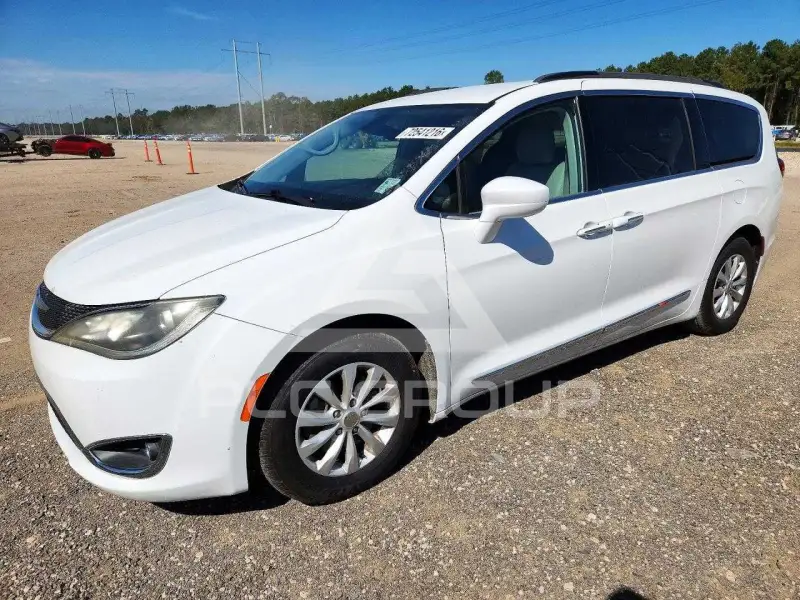 2017 Chrysler PACIFICA photo