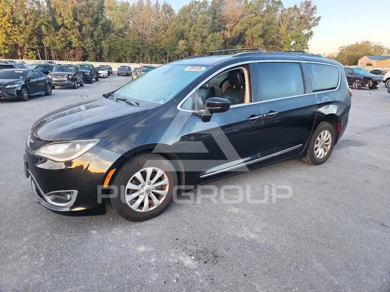 2017 Chrysler PACIFICA photo