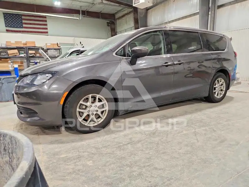 2017 Chrysler PACIFICA photo