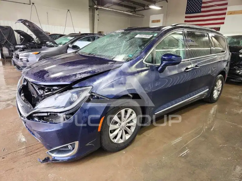 2017 Chrysler PACIFICA photo