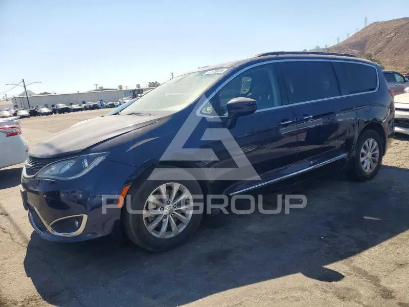 2017 Chrysler PACIFICA photo