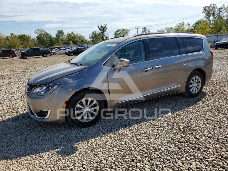 2017 Chrysler PACIFICA photo