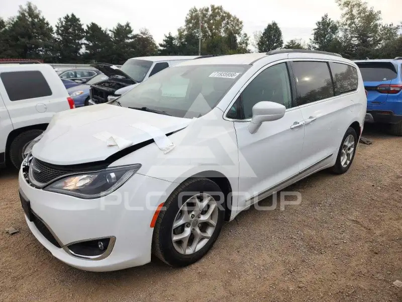2017 Chrysler PACIFICA photo
