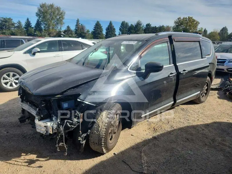 2017 Chrysler PACIFICA photo