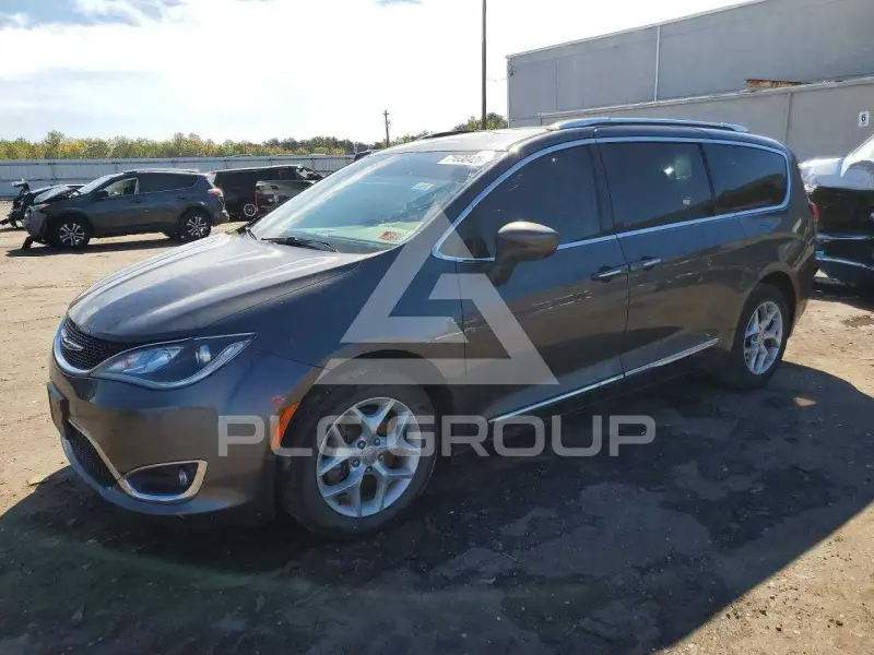 2017 Chrysler PACIFICA photo