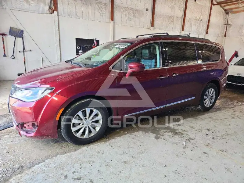 2017 Chrysler PACIFICA photo