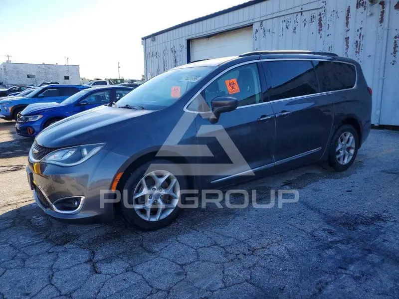 2017 Chrysler PACIFICA photo