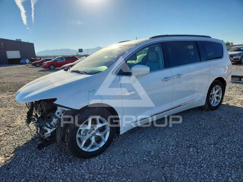 2017 Chrysler PACIFICA photo