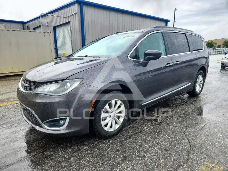 2017 Chrysler PACIFICA photo